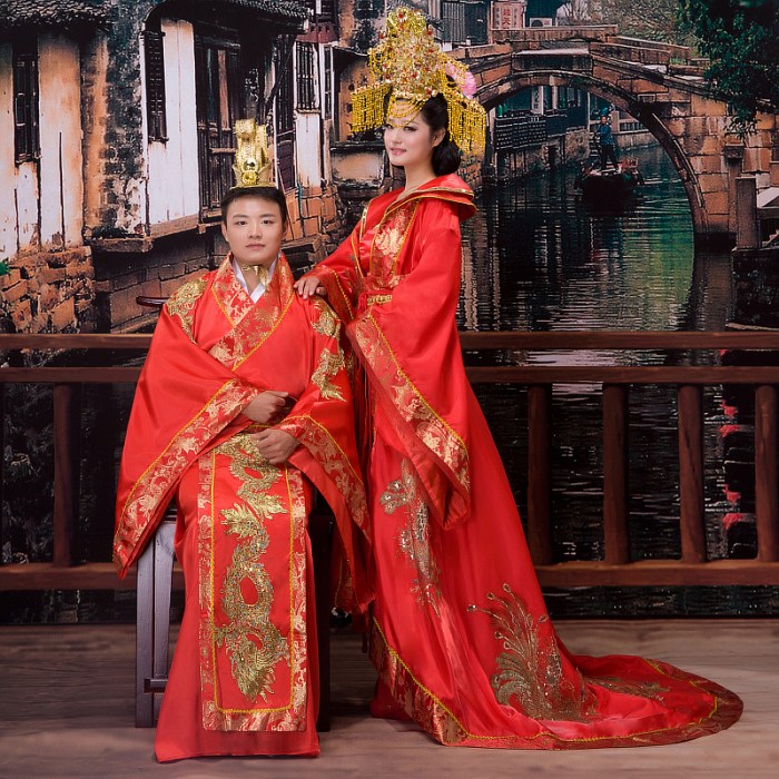 Chinese traditional wedding dress